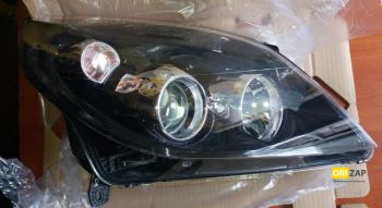 Фара права ксенон чорна з 2006 VALEO (043029), Неоригінальний виробник, 00336973